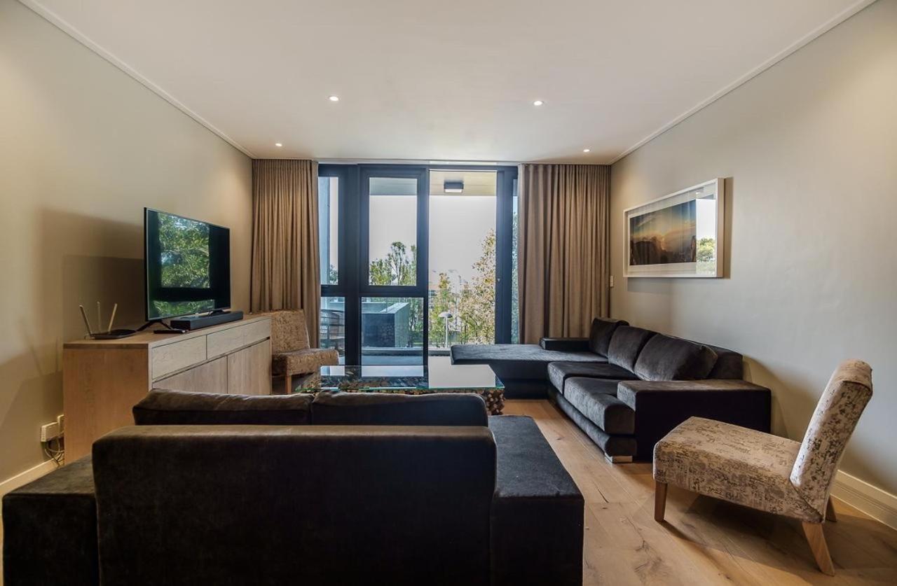 35 On Main By Stay In Luxury Kapstaden Exteriör bild