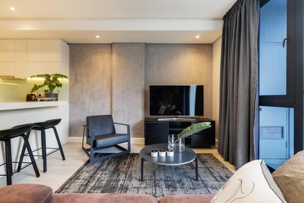 35 On Main By Stay In Luxury Kapstaden Exteriör bild