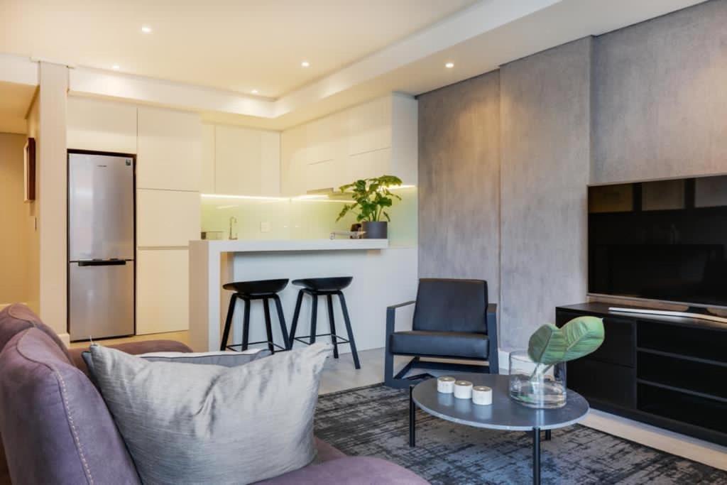 35 On Main By Stay In Luxury Kapstaden Exteriör bild