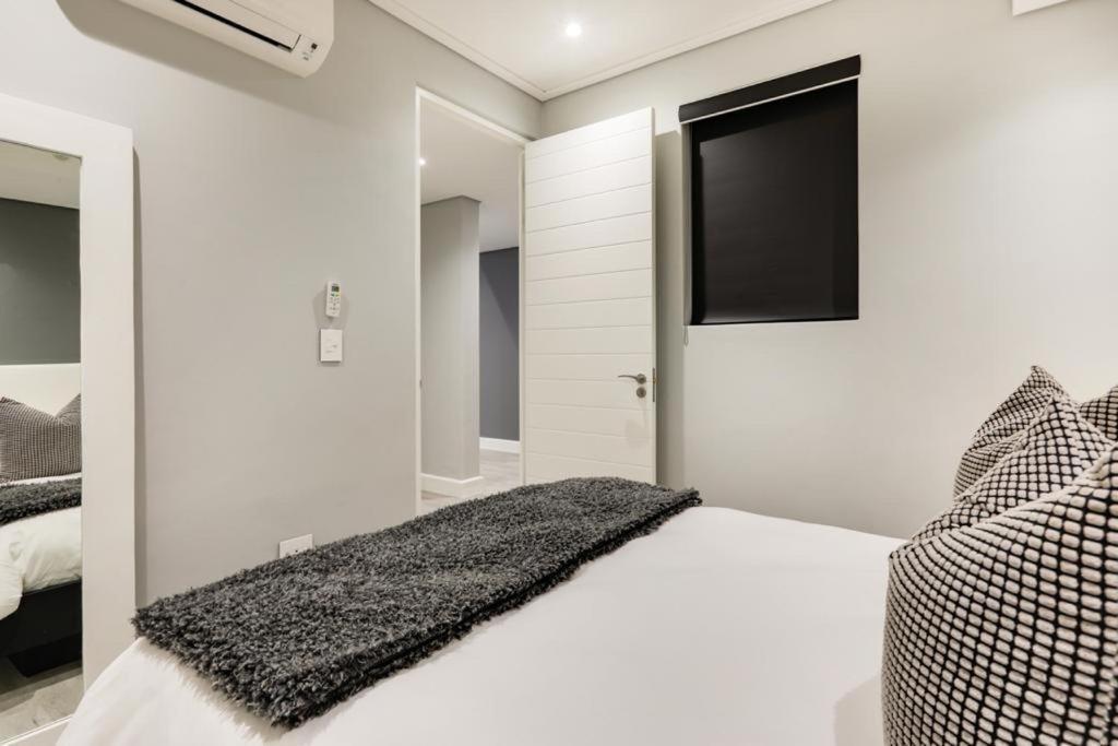 35 On Main By Stay In Luxury Kapstaden Exteriör bild