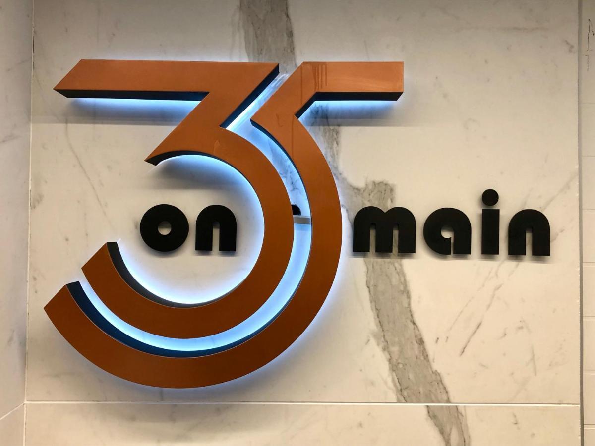 35 On Main By Stay In Luxury Kapstaden Exteriör bild